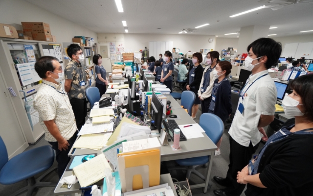 8:30 朝礼後、業務開始
